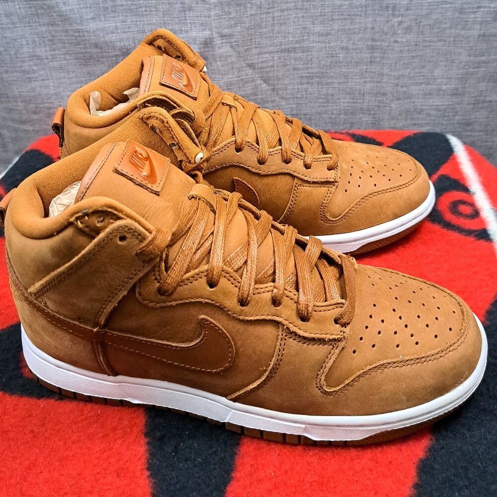 %Size 7 1/2 Women's Nike Dunk High Premium Pecan Brown White DX2044-200 A 14 - Picture 2 of 12